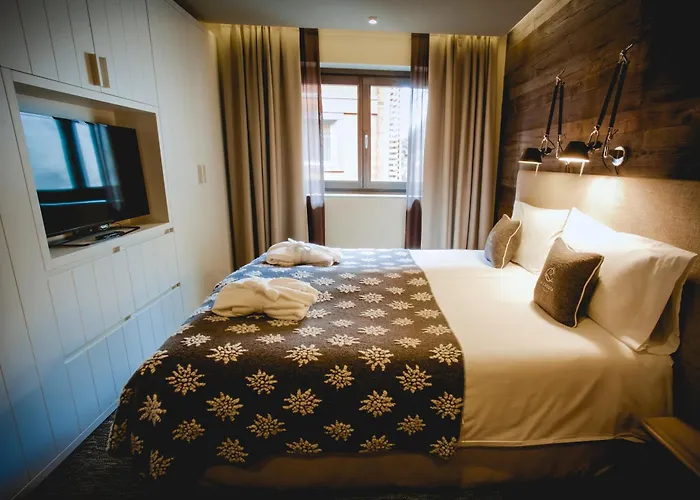 拉克雷斯塔木屋酒店 布勒伊-切尔维尼亚